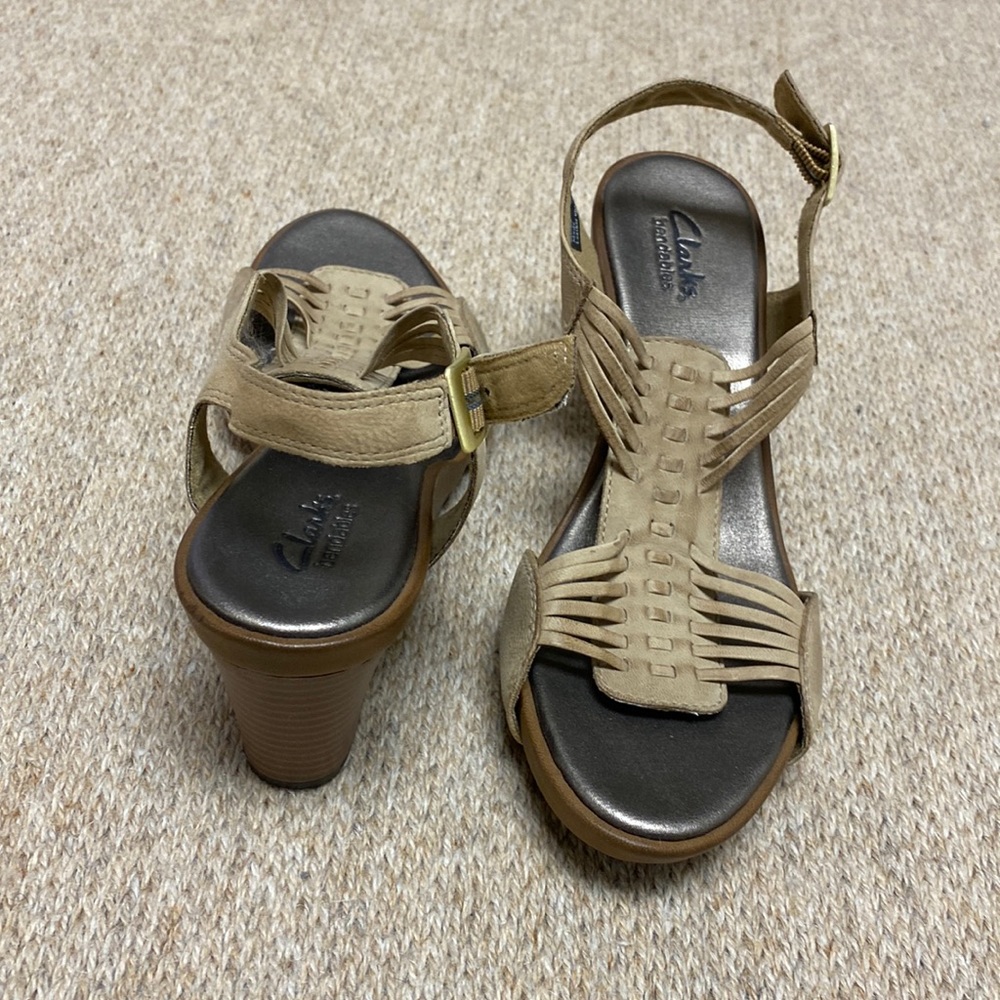 Clarks sandals size 8M